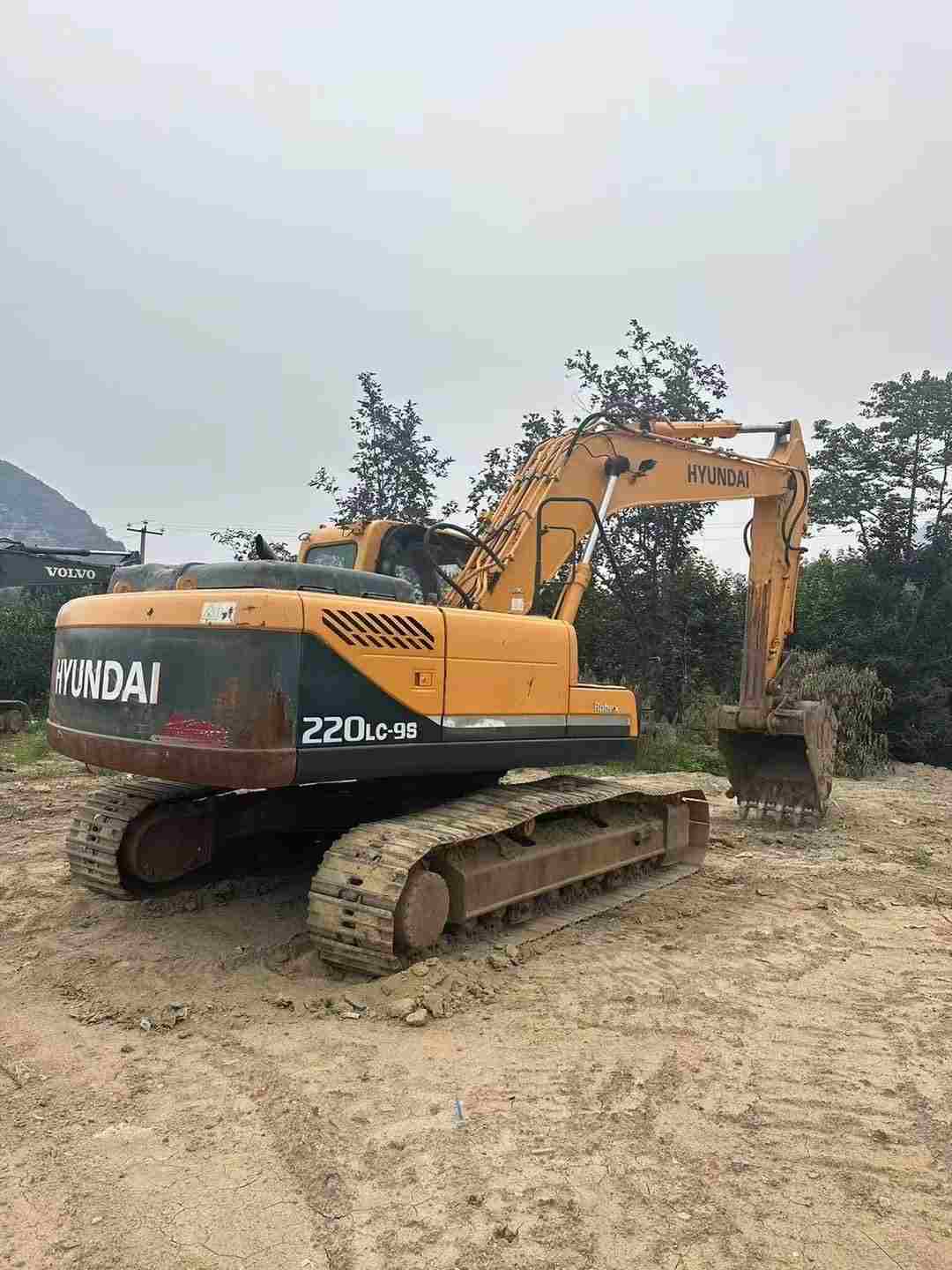 Hyundai R220-9S Excavator